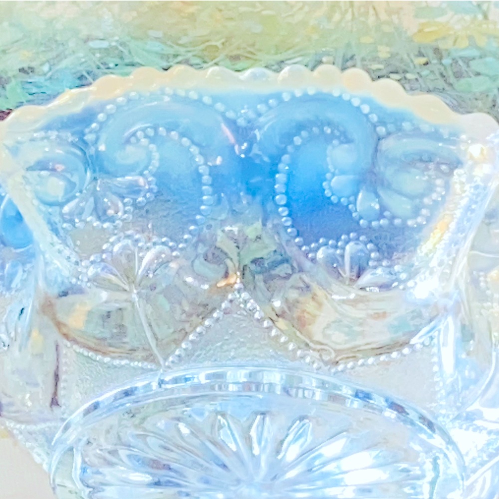 Dugan Antique Early 1900’s Iridescent/Frosted Rare Blue Glass🥣w/Beautiful Border - Picture 3 of 15